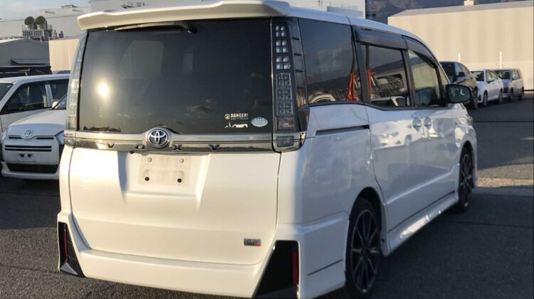 Toyota Voxy 2019