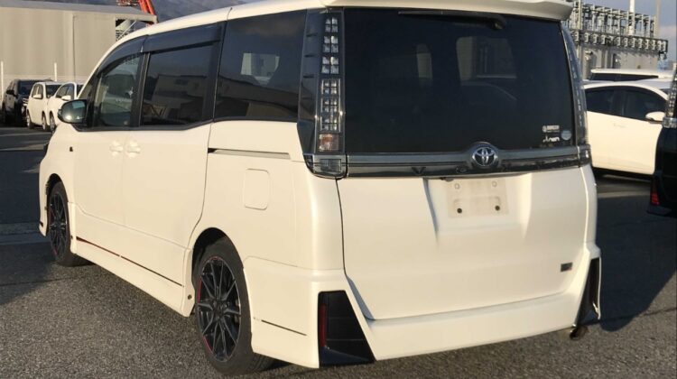 Toyota Voxy 2019